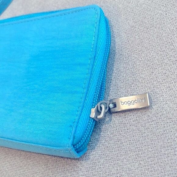 Baggallini canvas zippered wristlet - Picture 2 of 6